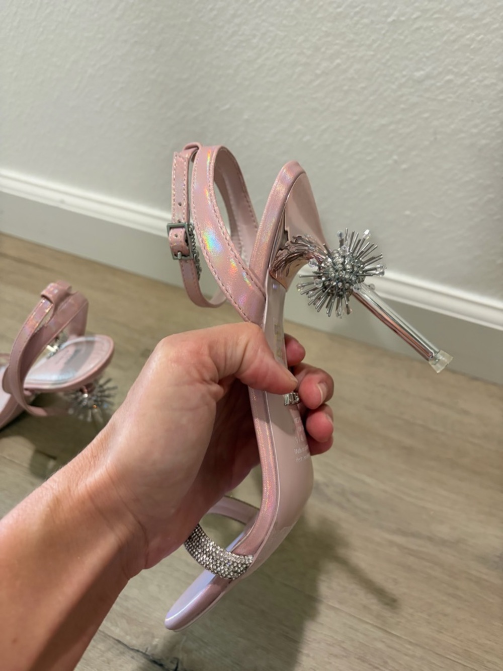 ๐ NWOT Wicked x ALDO Glinda pink magic sparkle heels - Picture 9 of 12